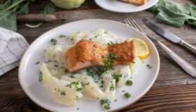 Lachsfilet mit Gemüse