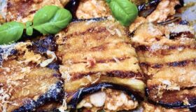 Auberginen-Röllchen mit Ricotta und Pesto in der Auflaufform von Pfannen Harecker zubereitet.