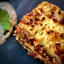 Böreck mit Hackfleisch gebacken.