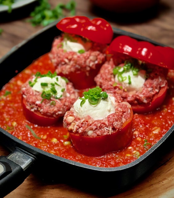Gefüllte Paprika mit Hackfleisch gebraten.