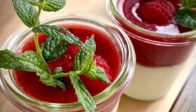 Himbeer-Panna-Cotta-im-Glas
