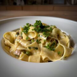 Pappardelle mit Erbsen