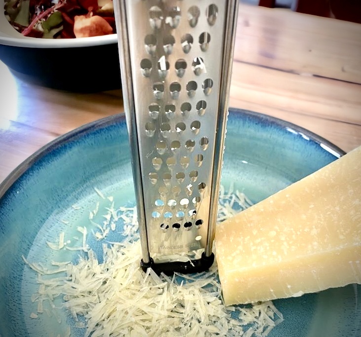 Küchenreibe für Parmesan