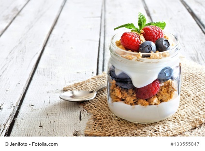 Fruchtiger Müsli-Becher