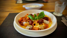 Pasta mit Salsiccia-Bällchen