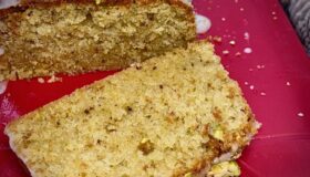 Pistazien-Mandel-Kuchen in der Wunderform gebacken