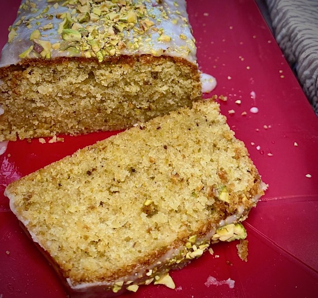 Pistazien-Mandel-Kuchen in der Wunderform gebacken