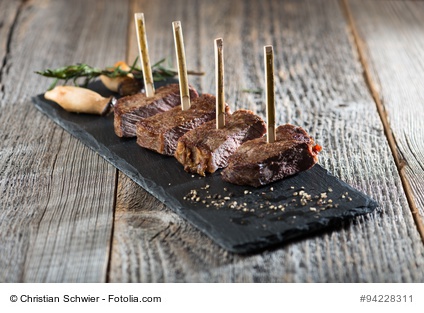 Rinderfilet-Spieße auf der Grillplatte von Pfannen Harecker perfekt gegrillt

