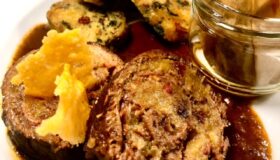 Mediterrane Rinderroulade mit Kartoffelstampf.