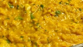 In der Harecker Pfanne zubereitetes Safran-Risotto.