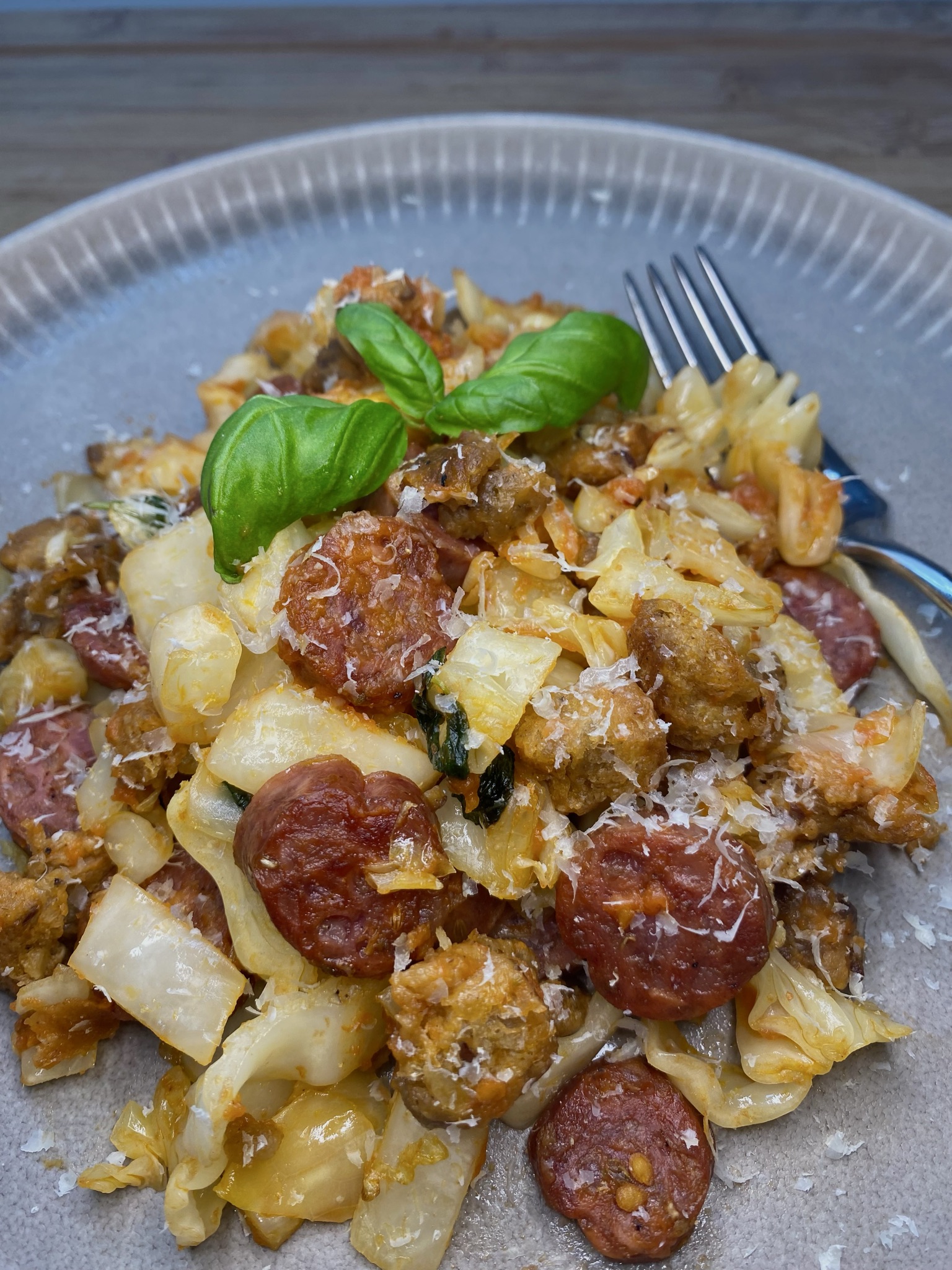 Salsiccia-Spitzkohl-Pfanne, gesund und lecker und so einfach in der Zubereitung.