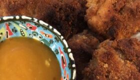 Ein Schnitzel nach den Zutaten von Opa Marius mit einer tollen Sauce.