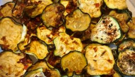 Zucchini Chips aus dem Ofen, gesund und sehr lecker.
