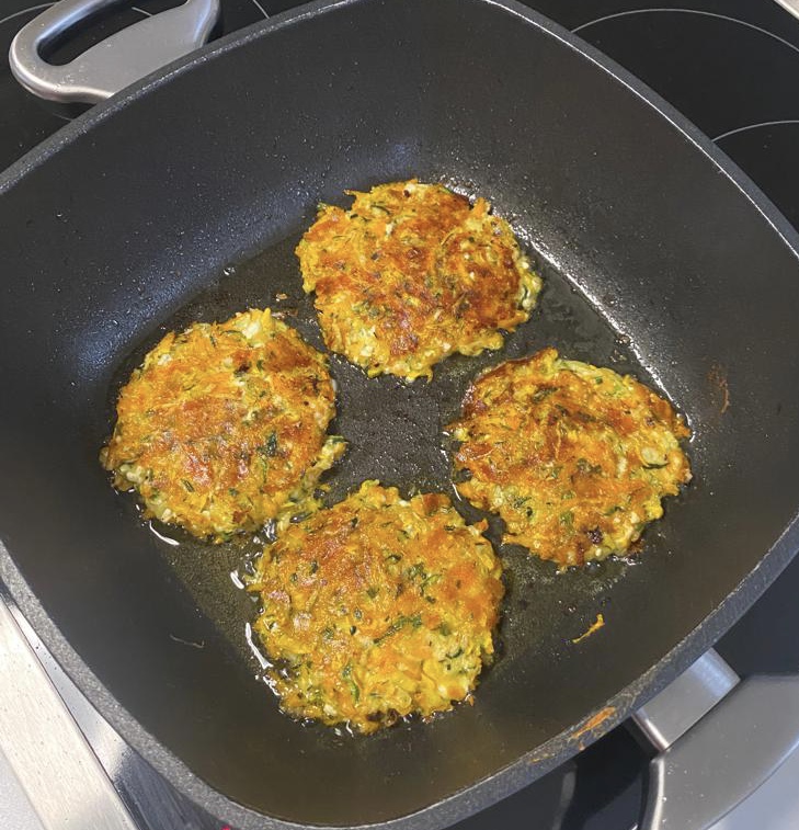 Zucchini-Möhren-Puffer2